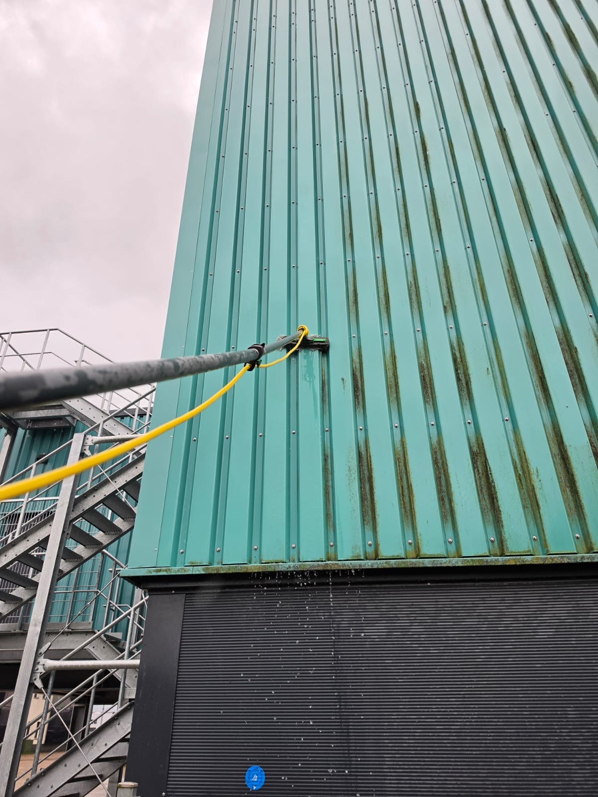 Professionelle Metallfassadenreinigung im Oldenburger Münsterland